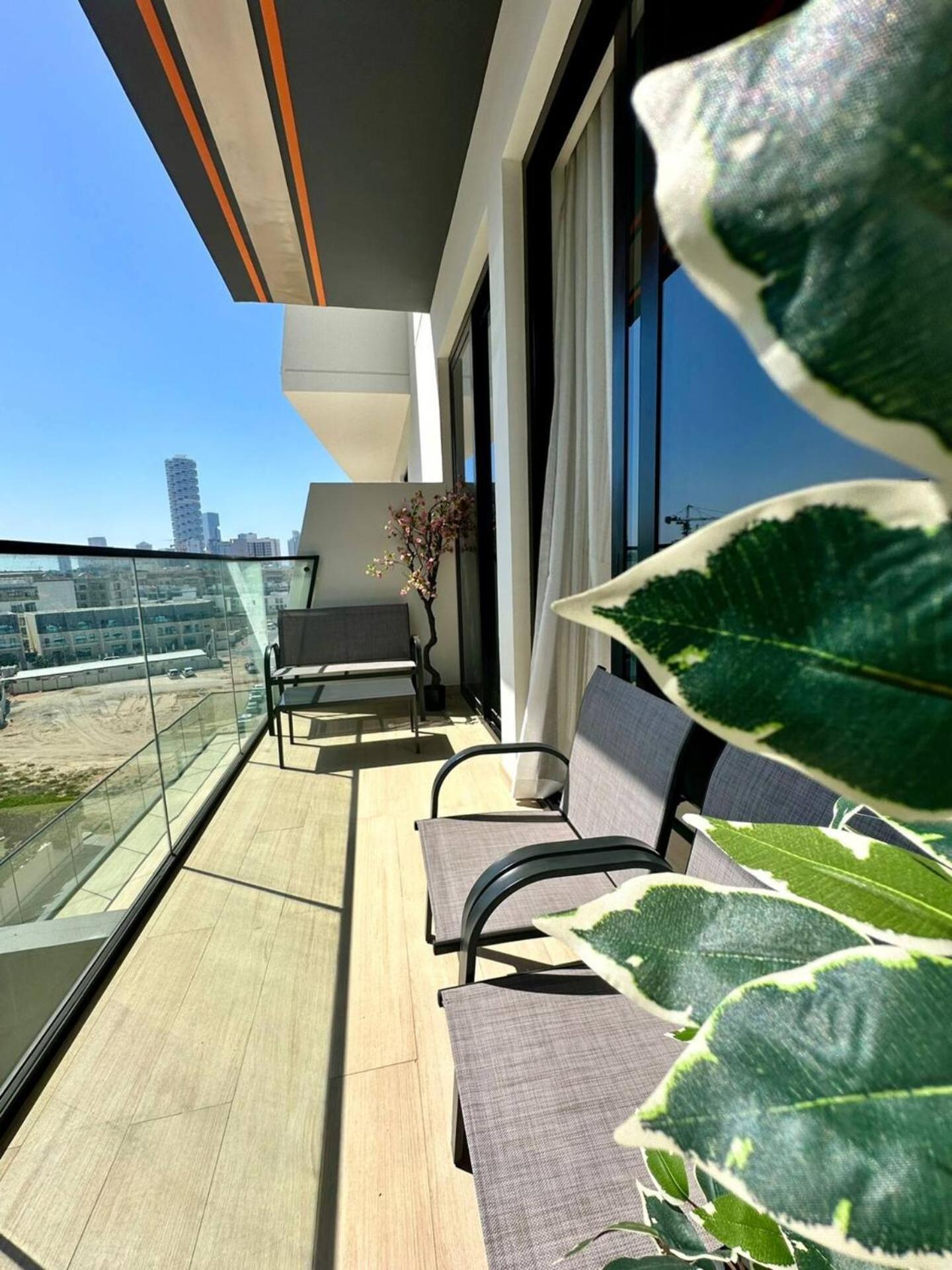 Fully Furnished Cozy 1bedroom With Balcony In Jvc Apartment *