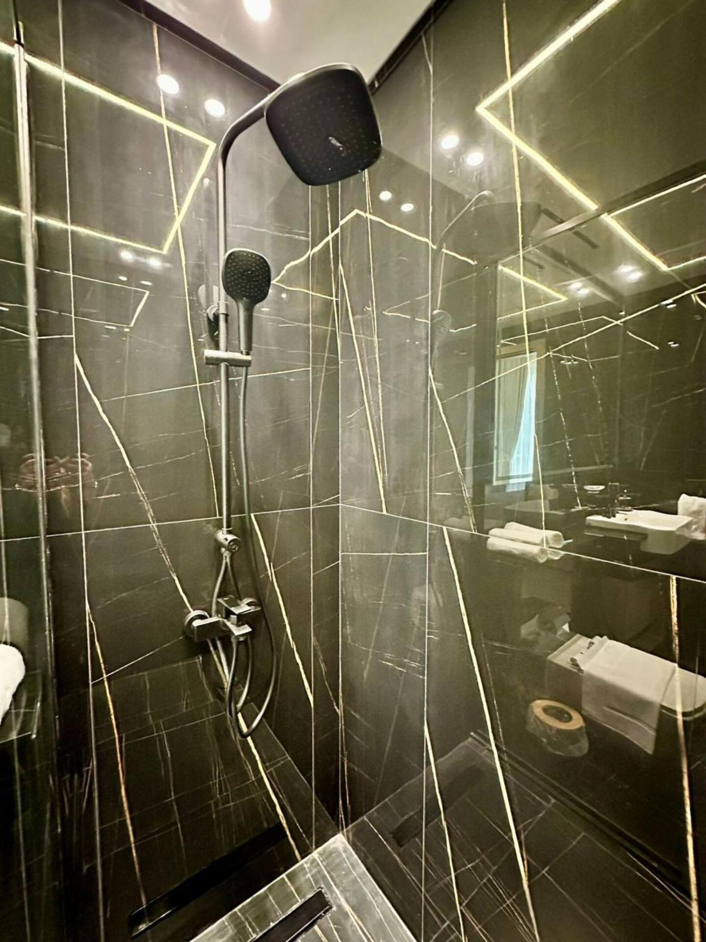 Fully Furnished Cozy 1bedroom With Balcony In Jvc Apartment *